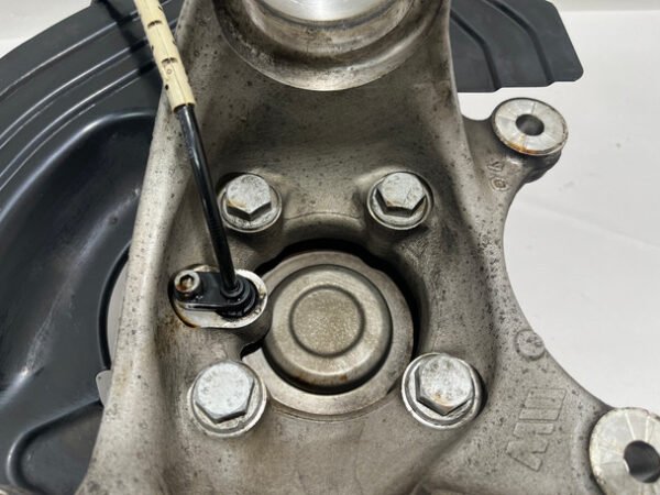 2008-2013 E90 BMW M3 Passenger Front Spindle Hub Assembly / 109K E9M06