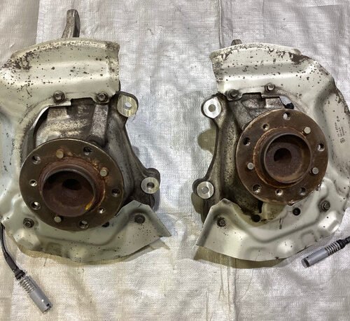 2006-2010 BMW M6 OEM Front Spindles / Knuckles / Hubs / Pair / 76K M6005